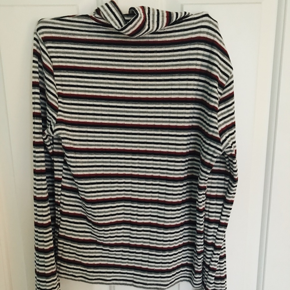 Forever 21 striped, fitted long sleeve shirt! NWOT